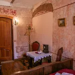Cantervilla Castle Hotel *
