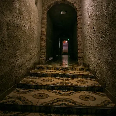 Cantervilla Castle Hotel *
