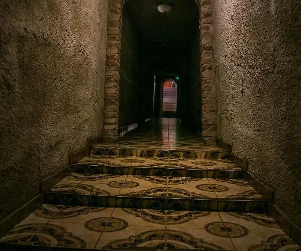 Cantervilla Castle Hotel *