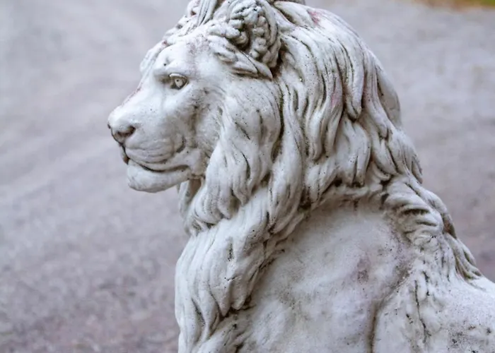 Cantervilla Castle Hotel *