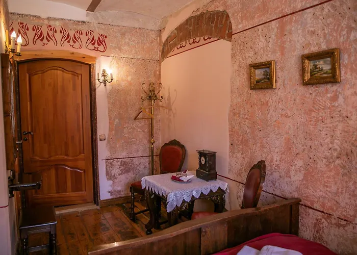 Cantervilla Castle Hotel *